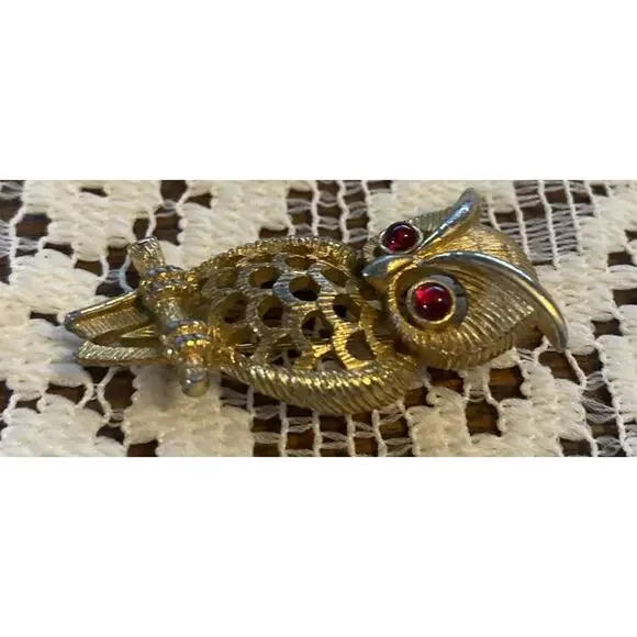 Vintage Signed Avon Horned Owl Red Cabochon Eyes Gold Tone Metal Brooch Pin - Picture 4 of 5